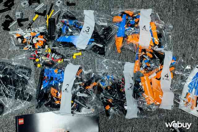 Lần đầu chơi LEGO 1432 mảnh: Mất 10 tiếng mới ghép xong, thành hình xe đua F1 McLaren chân thật đến từng chi tiết - Ảnh 3.