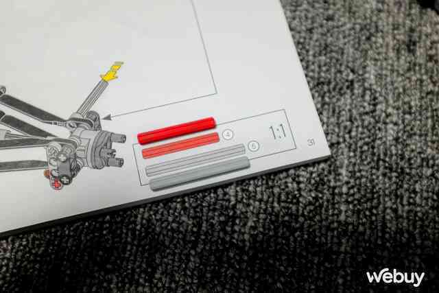 Lần đầu chơi LEGO 1432 mảnh: Mất 10 tiếng mới ghép xong, thành hình xe đua F1 McLaren chân thật đến từng chi tiết - Ảnh 7. Lần đầu chơi LEGO 1432 mảnh: Mất 10 tiếng mới ghép xong, thành hình xe đua F1 McLaren chân thật đến từng chi tiết - Ảnh 7.
