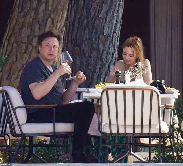 HOT: Elon Musk công khai hẹn hò với bạn gái mới kém 21 tuổi, nàng thơ trẻ nhất trong tình sử - Ảnh 2. HOT: Elon Musk công khai hẹn hò với bạn gái mới kém 21 tuổi, nàng thơ trẻ nhất trong tình sử - Ảnh 2.