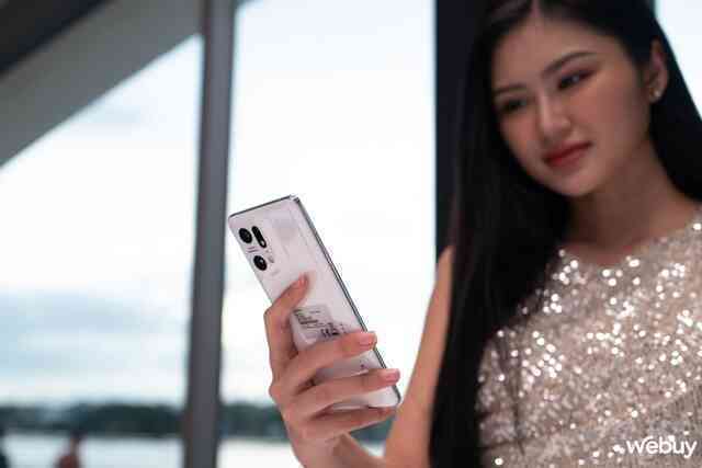 Trên tay OPPO Find X5 Pro: Thiết kế đã hài hoà hơn, camera AI nâng cấp mạnh, giá 33 triệu liệu có quá đắt? - Ảnh 2. Trên tay OPPO Find X5 Pro: Thiết kế đã hài hoà hơn, camera AI nâng cấp mạnh, giá 33 triệu liệu có quá đắt? - Ảnh 2.