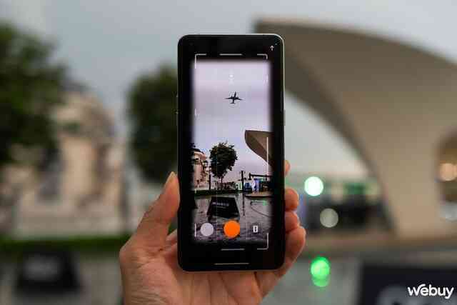 Trên tay OPPO Find X5 Pro: Thiết kế đã hài hoà hơn, camera AI nâng cấp mạnh, giá 33 triệu liệu có quá đắt? - Ảnh 9. Trên tay OPPO Find X5 Pro: Thiết kế đã hài hoà hơn, camera AI nâng cấp mạnh, giá 33 triệu liệu có quá đắt? - Ảnh 9.