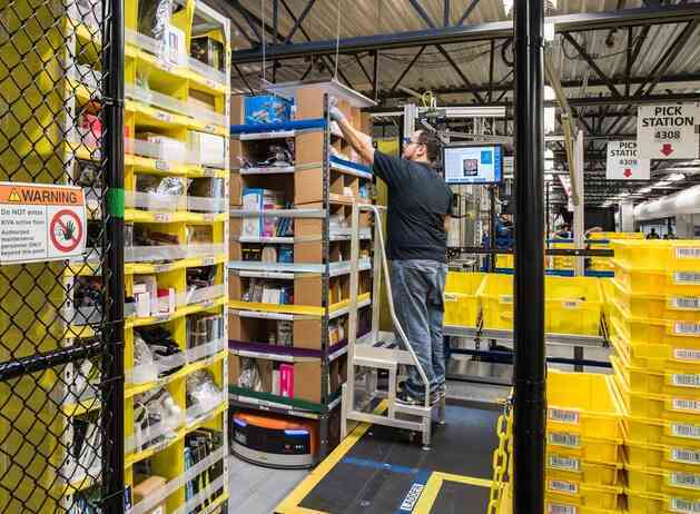 Bí mật siêu nhà kho của Amazon: To bằng 15 sân bóng, thuật toán quản lý mọi thứ, nhân viên không khác gì robot làm việc ít nhất 60 giờ/tuần - Ảnh 5. Bí mật siêu nhà kho của Amazon: To bằng 15 sân bóng, thuật toán quản lý mọi thứ, nhân viên không khác gì robot làm việc ít nhất 60 giờ/tuần - Ảnh 5.