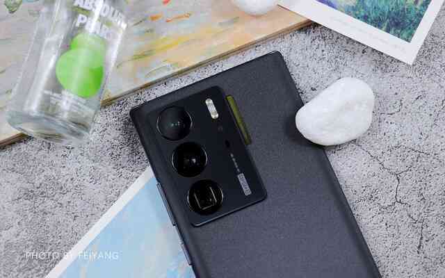 ZTE Axon 40 Ultra ra mắt: Thiết kế đẹp hơn Galaxy S22 Ultra, Snapdragon 8 Gen 1, có camera selfie ẩn dưới màn hình, giá 17 triệu - Ảnh 6.