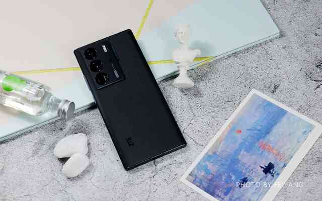 ZTE Axon 40 Ultra ra mắt: Thiết kế đẹp hơn Galaxy S22 Ultra, Snapdragon 8 Gen 1, có camera selfie ẩn dưới màn hình, giá 17 triệu - Ảnh 7.