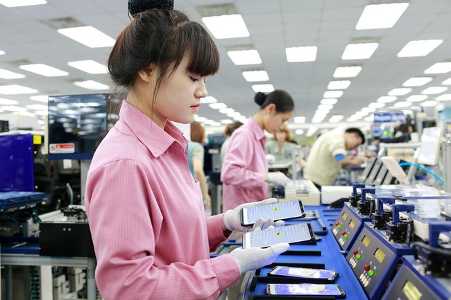 Báo Hàn Quốc: Dấu hiệu tăng trưởng chững lại, Samsung điều chỉnh mục tiêu xuất xưởng