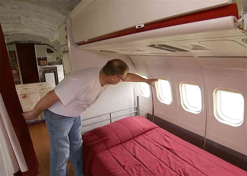 Người đàn ông cải tạo chiếc máy bay cũ thành 5 phòng tiện nghi, sống quây quần cùng gia đình suốt 11 năm: Nội thất kinh ngạc! - Ảnh 15. Người đàn ông cải tạo chiếc máy bay cũ thành 5 phòng tiện nghi, sống quây quần cùng gia đình suốt 11 năm: Nội thất kinh ngạc! - Ảnh 15.