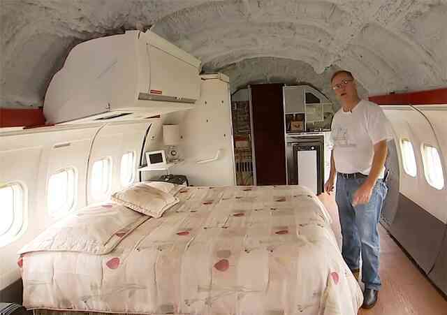 Người đàn ông cải tạo chiếc máy bay cũ thành 5 phòng tiện nghi, sống quây quần cùng gia đình suốt 11 năm: Nội thất kinh ngạc! - Ảnh 24.
