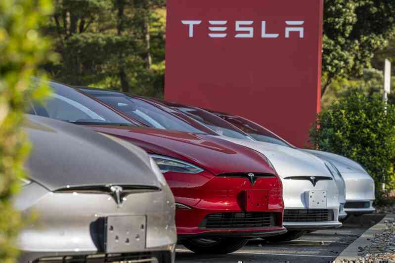 Chuyện gì đây: Cổ phiếu Tesla ngày càng rẻ, sắp mất 3 lần giá trị - Ảnh 2. Chuyện gì đây: Cổ phiếu Tesla ngày càng rẻ, sắp mất 3 lần giá trị - Ảnh 2.