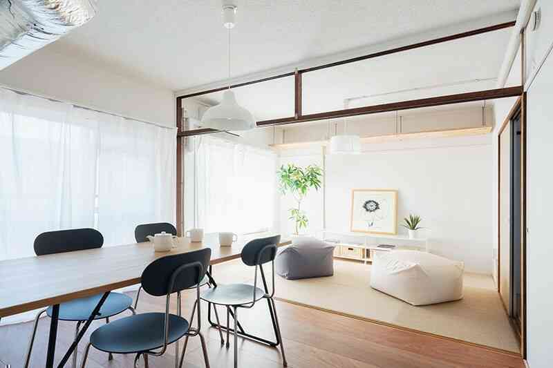 Ghé thăm ngôi nhà 64m2 không có một chiếc tủ nào ở Nhật Bản: Nội thất vẫn sạch sẽ, mới mẻ, rất sáng mắt mà không hề chật chội - Ảnh 8. Ghé thăm ngôi nhà 64m2 không có một chiếc tủ nào ở Nhật Bản: Nội thất vẫn sạch sẽ, mới mẻ, rất sáng mắt mà không hề chật chội - Ảnh 8.