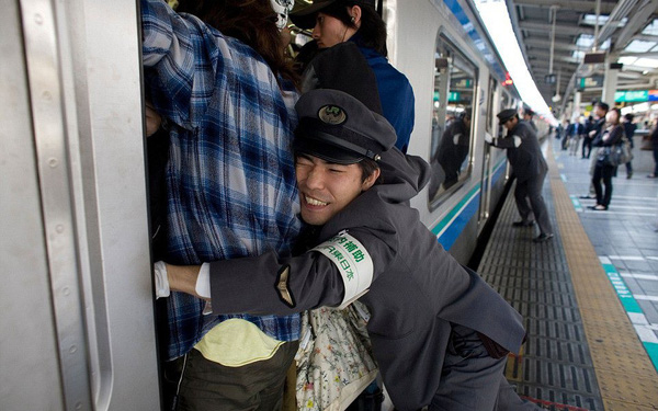 Khác biệt kỳ lạ giữa Tokyo và Osaka khiến du khách bối rối khi đến Nhật Bản: Cùng một đất nước có thể tương phản tới vậy sao? - Ảnh 4.