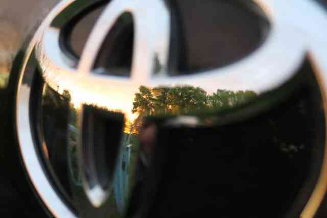 Sự chây ì và lựa chọn 'đi lệch hướng' của Toyota trong làn sóng điện khí hóa