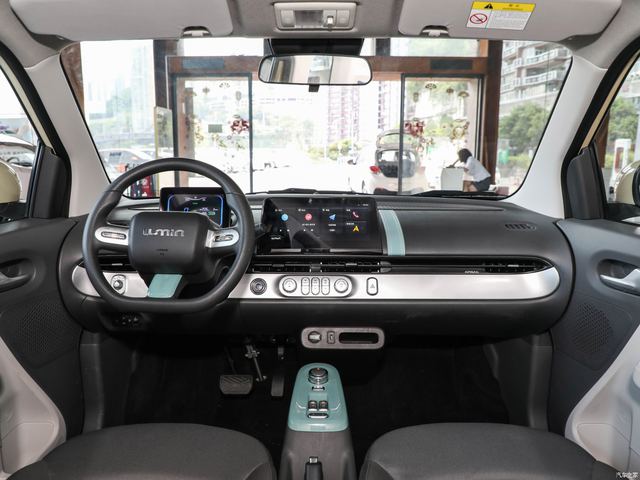 Cận cảnh ô tô điện mini gây "sốt" với phạm vi di chuyển hơn 300 km, giá bán chỉ 170 triệu đồng