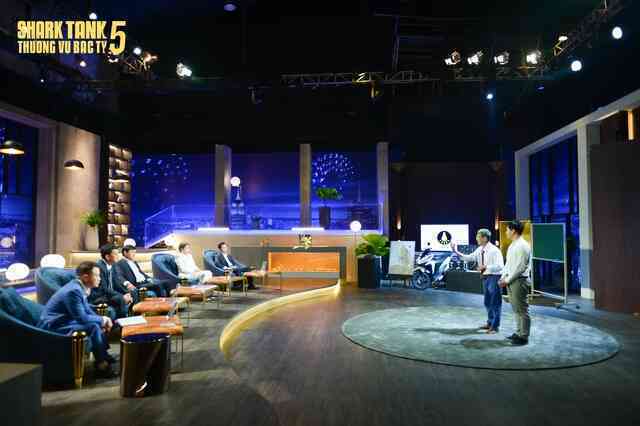 Kỹ sư mở tiệm sửa xe thu 4 tỷ/năm lên Shark Tank gọi vốn: Tôi muốn cả thế giới biết Việt Nam là ai! - Ảnh 4. Kỹ sư mở tiệm sửa xe thu 4 tỷ/năm lên Shark Tank gọi vốn: Tôi muốn cả thế giới biết Việt Nam là ai! - Ảnh 4.