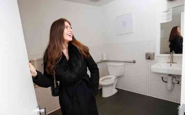 New York khủng hoảng nhà vệ sinh công cộng - Ảnh 1. New York khủng hoảng nhà vệ sinh công cộng - Ảnh 1.