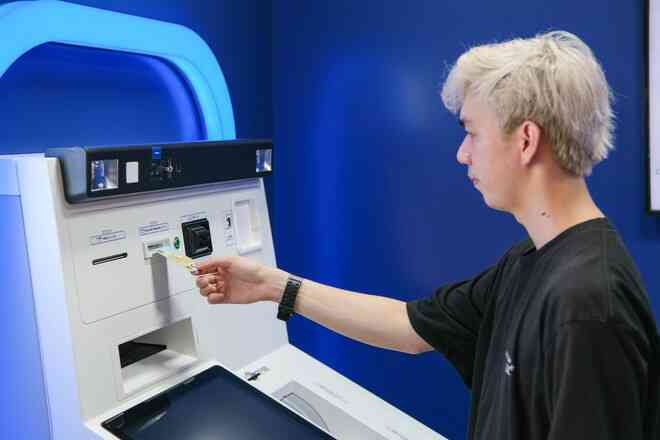 Trải nghiệm rút tiền bằng thẻ Căn cước Công dân gắn chip: Nhanh – gọn – lẹ, đã đến lúc tạm biệt thẻ ATM?