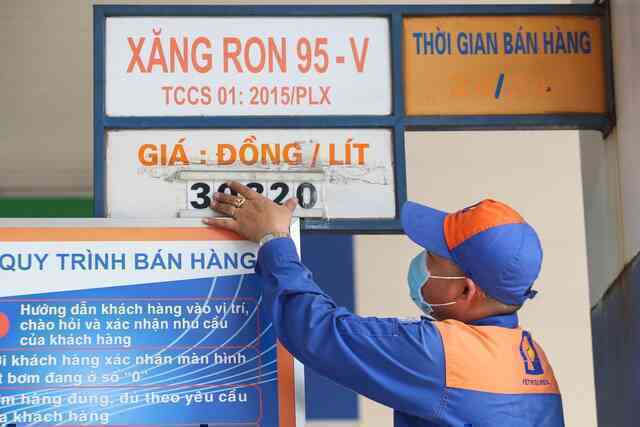 Tăng lần thứ 7 liên tiếp, giá xăng gần ngưỡng 33.000 đồng/lít - Ảnh 1. Tăng lần thứ 7 liên tiếp, giá xăng gần ngưỡng 33.000 đồng/lít - Ảnh 1.