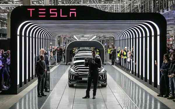 Các nhà máy Tesla đang lỗ hàng tỷ USD - Ảnh 1.