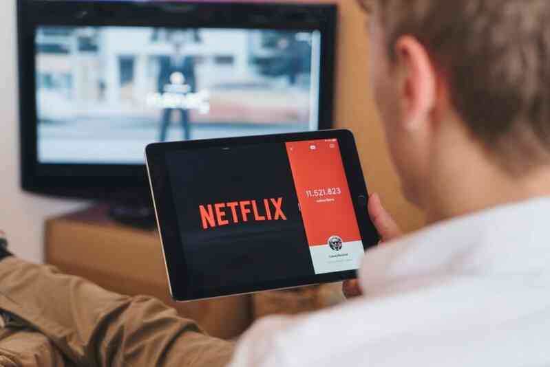 CEO Netflix xác nhận gói cước giá rẻ, chèn quảng cáo