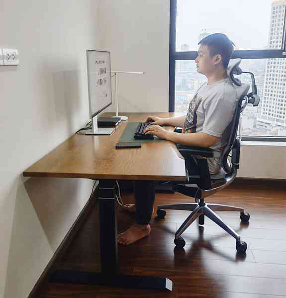Tôi đã nhận ra nhiều điều sau nửa năm sử dụng bộ bàn nâng hạ và ghế công thái học