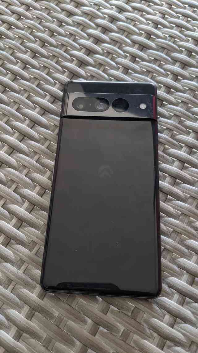 Nguyên mẫu Pixel 7 và Pixel 7 Pro bị rao bán trên mạng - Ảnh 3. Nguyên mẫu Pixel 7 và Pixel 7 Pro bị rao bán trên mạng - Ảnh 3.