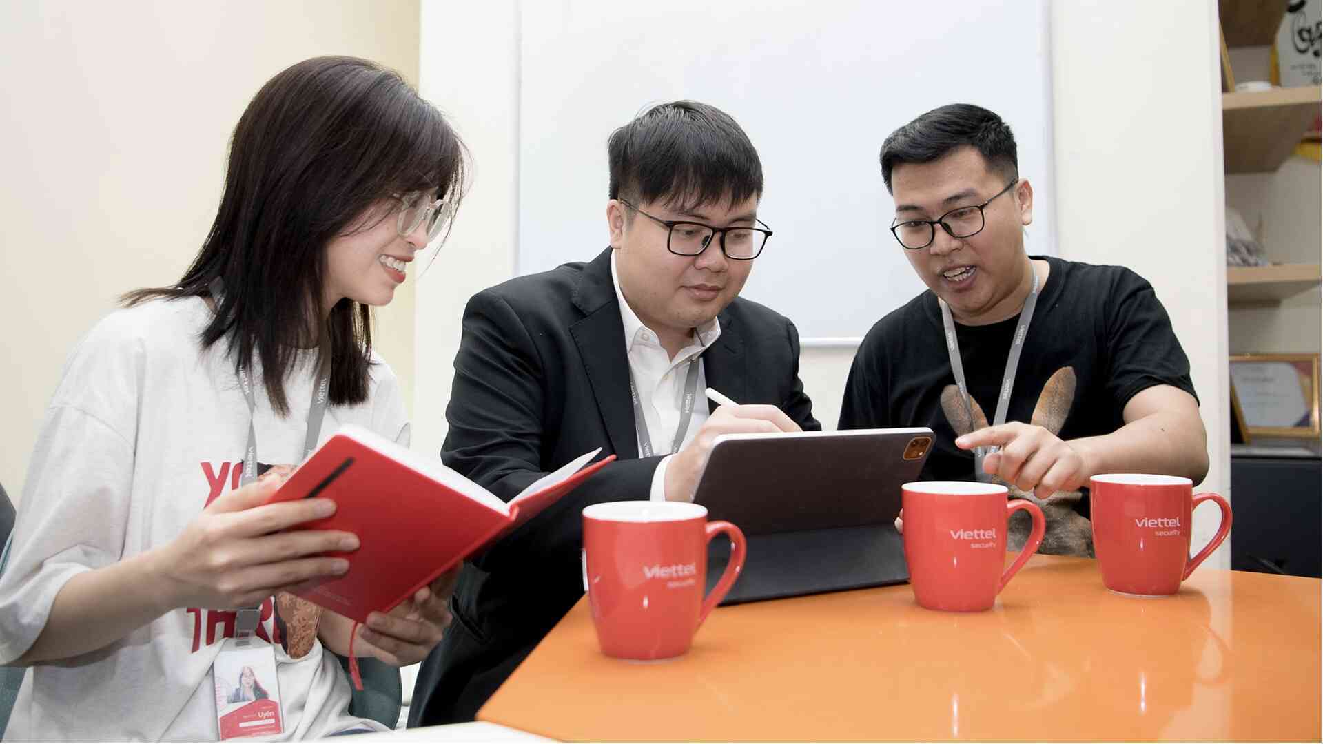 Chân dung cặp đôi hacker Việt khiến cộng đồng bảo mật thế giới phải thán phục - Ảnh 3. Chân dung cặp đôi hacker Việt khiến cộng đồng bảo mật thế giới phải thán phục - Ảnh 3.