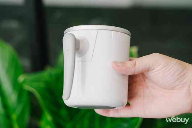 Đánh giá cốc tự động làm lạnh nước: Vị cứu tinh của dân văn phòng trong ngày hè nóng nực? - Ảnh 8. Đánh giá cốc tự động làm lạnh nước: Vị cứu tinh của dân văn phòng trong ngày hè nóng nực? - Ảnh 8.