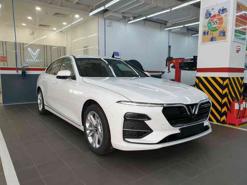 VinFast Lux A2.0 giá chưa tới 500 triệu đồng - Ưu đãi cuối cùng dành cho xe xăng made in Vietnam - Ảnh 2. VinFast Lux A2.0 giá chưa tới 500 triệu đồng - Ưu đãi cuối cùng dành cho xe xăng made in Vietnam - Ảnh 2.