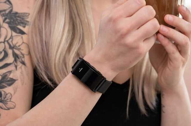 Dân ngủ nướng chắc chắn cần món này: Đồng hồ đeo tay với khả năng báo thức bằng cách giật điện