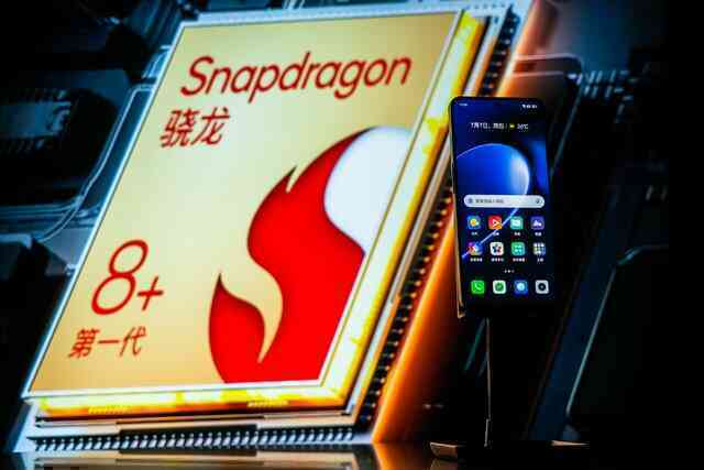 realme GT2 Explorer Master ra mắt: Snapdragon 8+ Gen 1, có nút trigger chơi game, sạc 100W, giá 12 triệu - Ảnh 6.