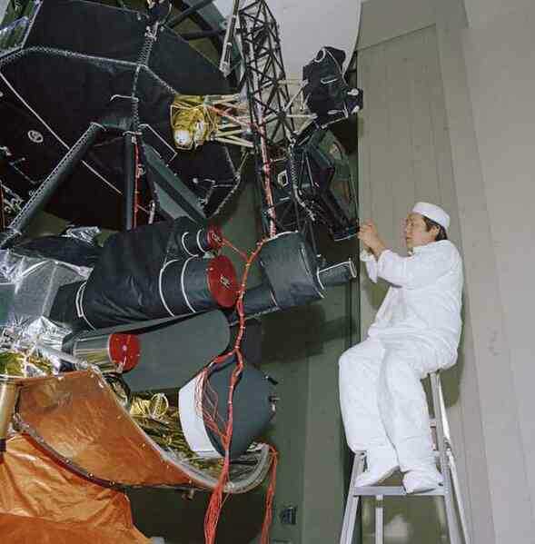 Các kỹ sư NASA đang phải tìm lại hướng dẫn sử dụng các đây 45 năm để khắc phục sự cố của tàu Voyager 1