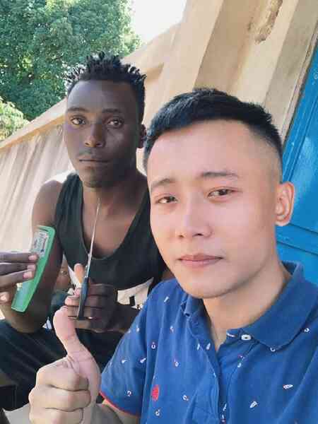 Vlogger Quang Linh: Chàng thợ xây sở hữu loạt video triệu views, chung tay cùng HH Thùy Tiên xây giếng từ thiện