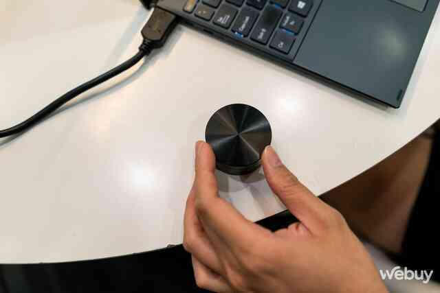 Món phụ kiện không thể thiếu với những "cú đêm" chơi game hoặc làm việc trong bóng tối - Ảnh 7. Món phụ kiện không thể thiếu với những "cú đêm" chơi game hoặc làm việc trong bóng tối - Ảnh 7.