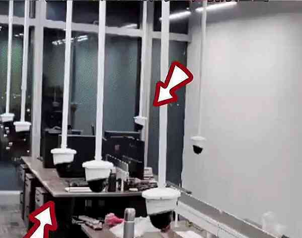 Công ty Trung Quốc lắp camera ở từng bàn làm việc để theo dõi nhân viên, ngăn việc rò rỉ thông tin
