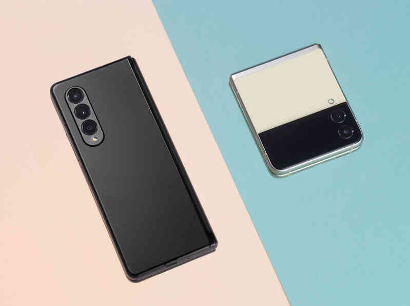 031_galaxyzfold3_5g_phantomblack_galaxyzflip3_5g_cream.jpeg 031_galaxyzfold3_5g_phantomblack_galaxyzflip3_5g_cream.jpeg