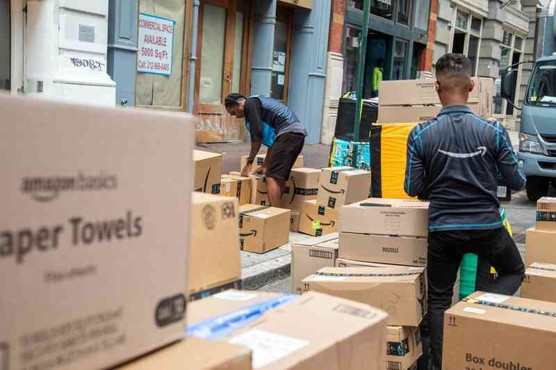 Amazon kiện quản trị viên của hơn 10.000 nhóm Facebook vì thực hiện các đánh giá giả mạo