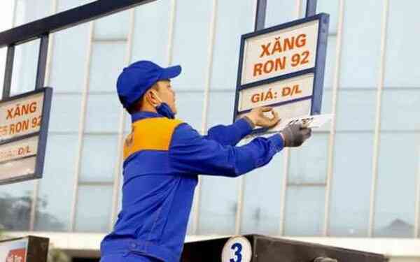 Giá xăng giảm rất mạnh