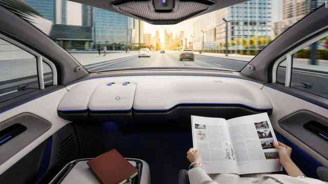 Hãng công nghệ Trung Quốc ra mắt mẫu xe tự hành với vô lăng tháo rời, giá rẻ hơn cả xe Tesla
