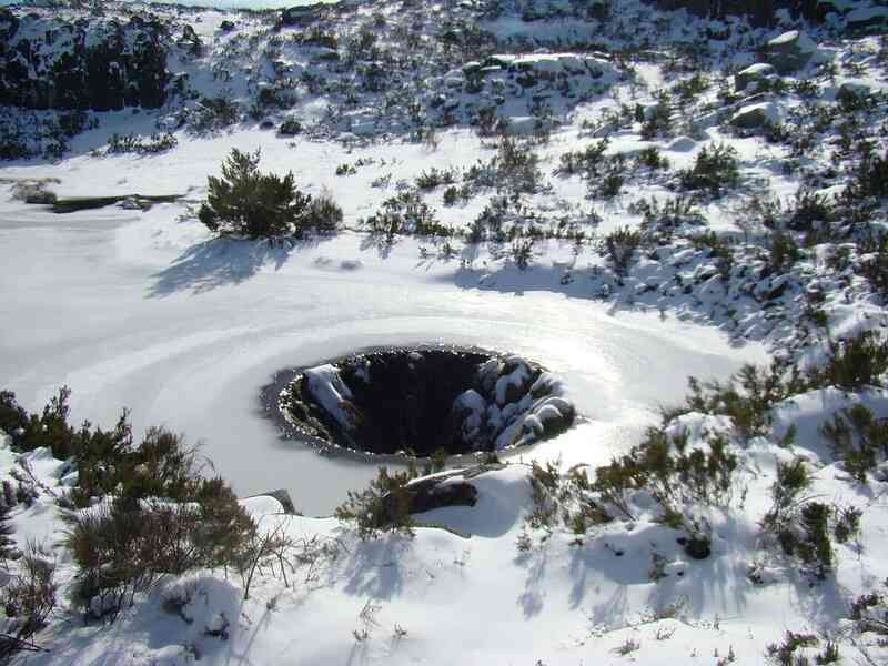 Lý giải bí ẩn về đường đến địa ngục giữa lòng hồ Laca Serra da Estrela ở Bồ Đào Nha - Ảnh 4. Lý giải bí ẩn về đường đến địa ngục giữa lòng hồ Laca Serra da Estrela ở Bồ Đào Nha - Ảnh 4.