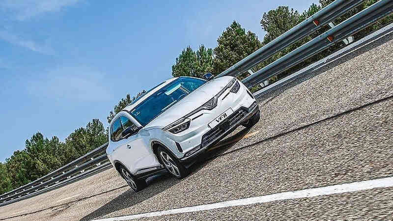 Kỹ sư ô tô hơn 35 năm kinh nghiệm đánh giá: 'VinFast VF 8 lái thú vị hơn BMW iX, Ford Mustang Mach-E, gần giống Porsche Macan' - Ảnh 7.