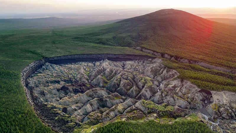 NASA chụp chi tiết lạ của nòng nọc khổng lồ ở Siberia: Các nhà khoa học lập tức cảnh báo - Ảnh 2. NASA chụp chi tiết lạ của nòng nọc khổng lồ ở Siberia: Các nhà khoa học lập tức cảnh báo - Ảnh 2.