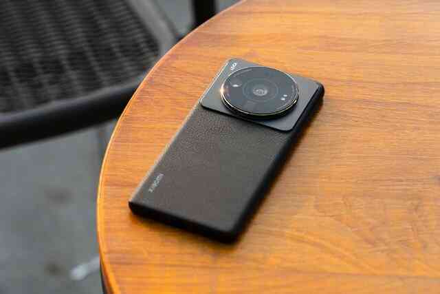 Ảnh thực tế Xiaomi 12S Ultra: Thiết kế hầm hố, camera Leica với cảm biến 1 inch, Snapdragon 8+ Gen 1, có chống nước IP68  - Ảnh 6.