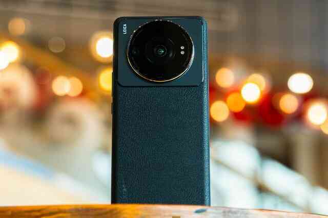 Ảnh thực tế Xiaomi 12S Ultra: Thiết kế hầm hố, camera Leica với cảm biến 1 inch, Snapdragon 8+ Gen 1, có chống nước IP68  - Ảnh 7.
