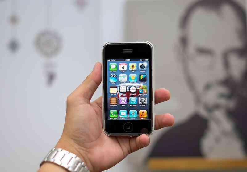 Người Việt phải mất bao nhiêu ngày lương để mua được một chiếc iPhone? - Ảnh 4. Người Việt phải mất bao nhiêu ngày lương để mua được một chiếc iPhone? - Ảnh 4.