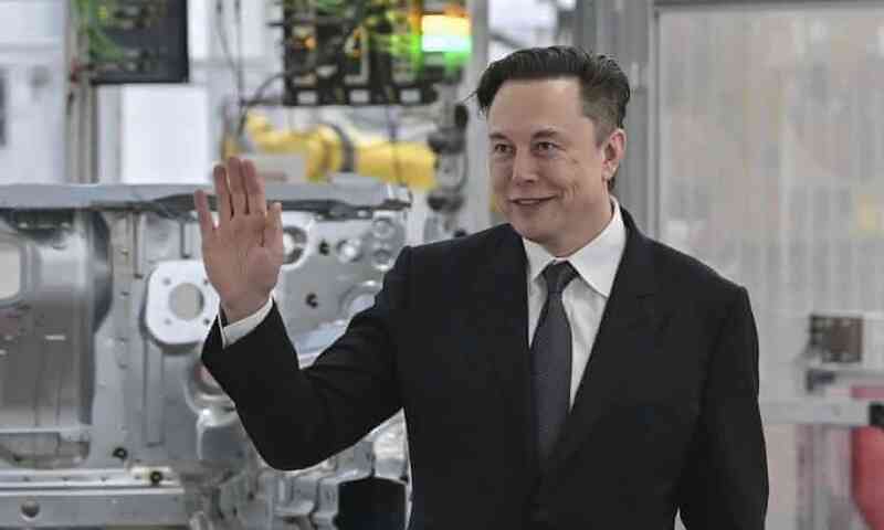 Elon Musk có con với cấp dưới