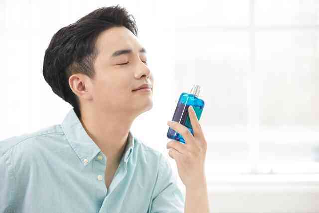 Bí kíp chọn nước hoa nam: Mùi hương thế nào, lưu hương ra sao, mỗi mùa 1 loại mới thơm đúng điệu - Ảnh 2.
