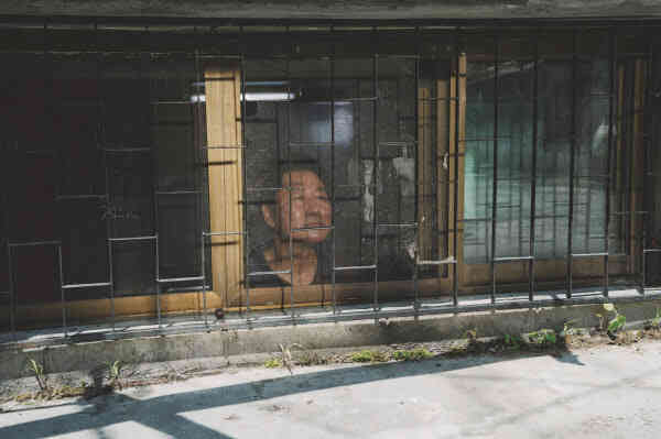 'Nhà nửa hầm' cho người nghèo mong manh trong trận mưa lũ lịch sử ở Hàn Quốc - Ảnh 2.