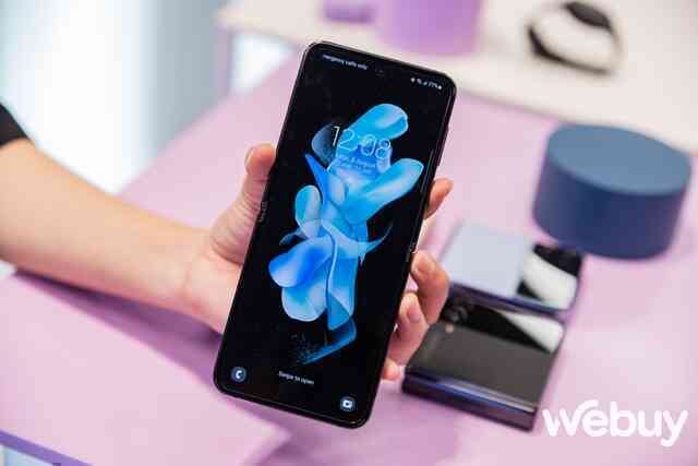 Cận cảnh điện thoại gập Galaxy Z Fold/ Z Flip thế hệ thứ 4 tại Việt Nam: Thiết kế gọn nhẹ, thêm nhiều tính năng đa nhiệm, pin lớn hơn, dùng Snapdragon 8  Gen1 - Ảnh 12.