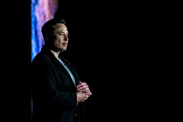 Elon Musk bán gần 7 tỉ USD cổ phiếu tại Tesla