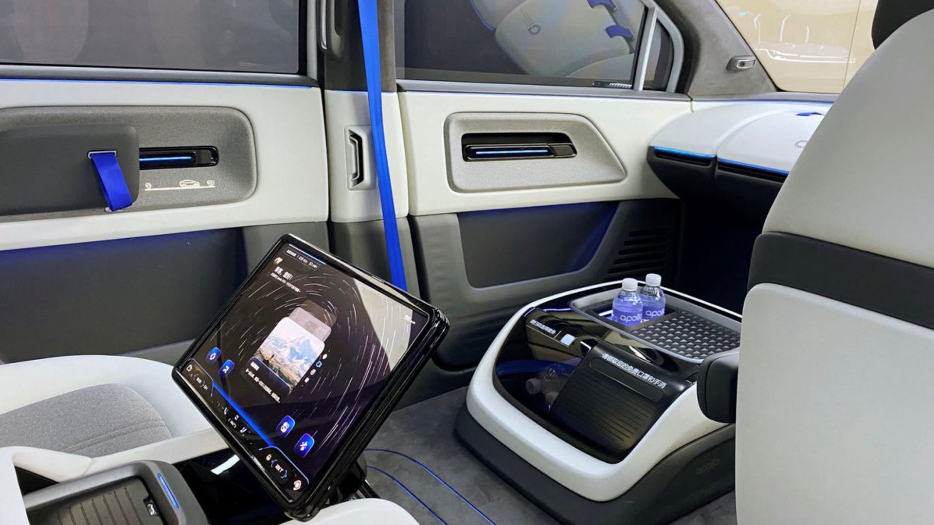 Baidu chính thức cung cấp dịch vụ robotaxi điện hoàn toàn không cần người lái với mẫu Apollo RT6 EV - Ảnh 5. Baidu chính thức cung cấp dịch vụ robotaxi điện hoàn toàn không cần người lái với mẫu Apollo RT6 EV - Ảnh 5.