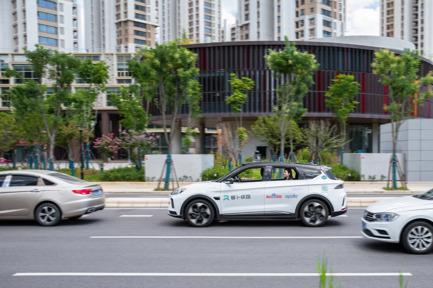 Baidu chính thức cung cấp dịch vụ robotaxi điện hoàn toàn không cần người lái với mẫu Apollo RT6 EV - Ảnh 6. Baidu chính thức cung cấp dịch vụ robotaxi điện hoàn toàn không cần người lái với mẫu Apollo RT6 EV - Ảnh 6.